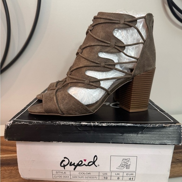 Qupid Shoes - Quipid Gladiator Sandal Size 10 Peep Toe Bootie block Heel New in Box